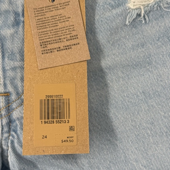 Levi's 501 Original Fit High Rise Women's Shorts in a light wash, Size 24. - Picture 5 of 6